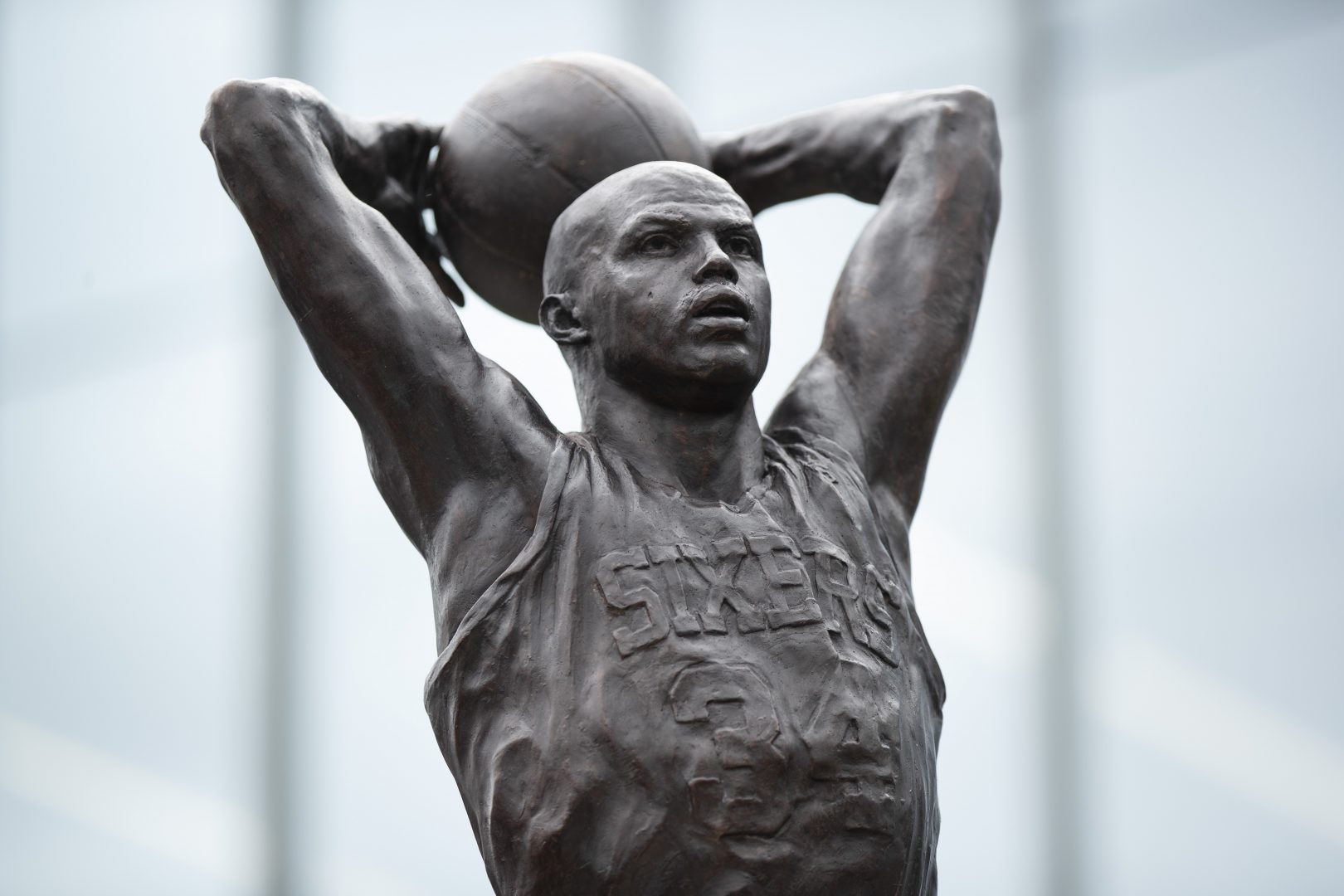 Philadelphia 76ers unveil statue of Charles Barkley 