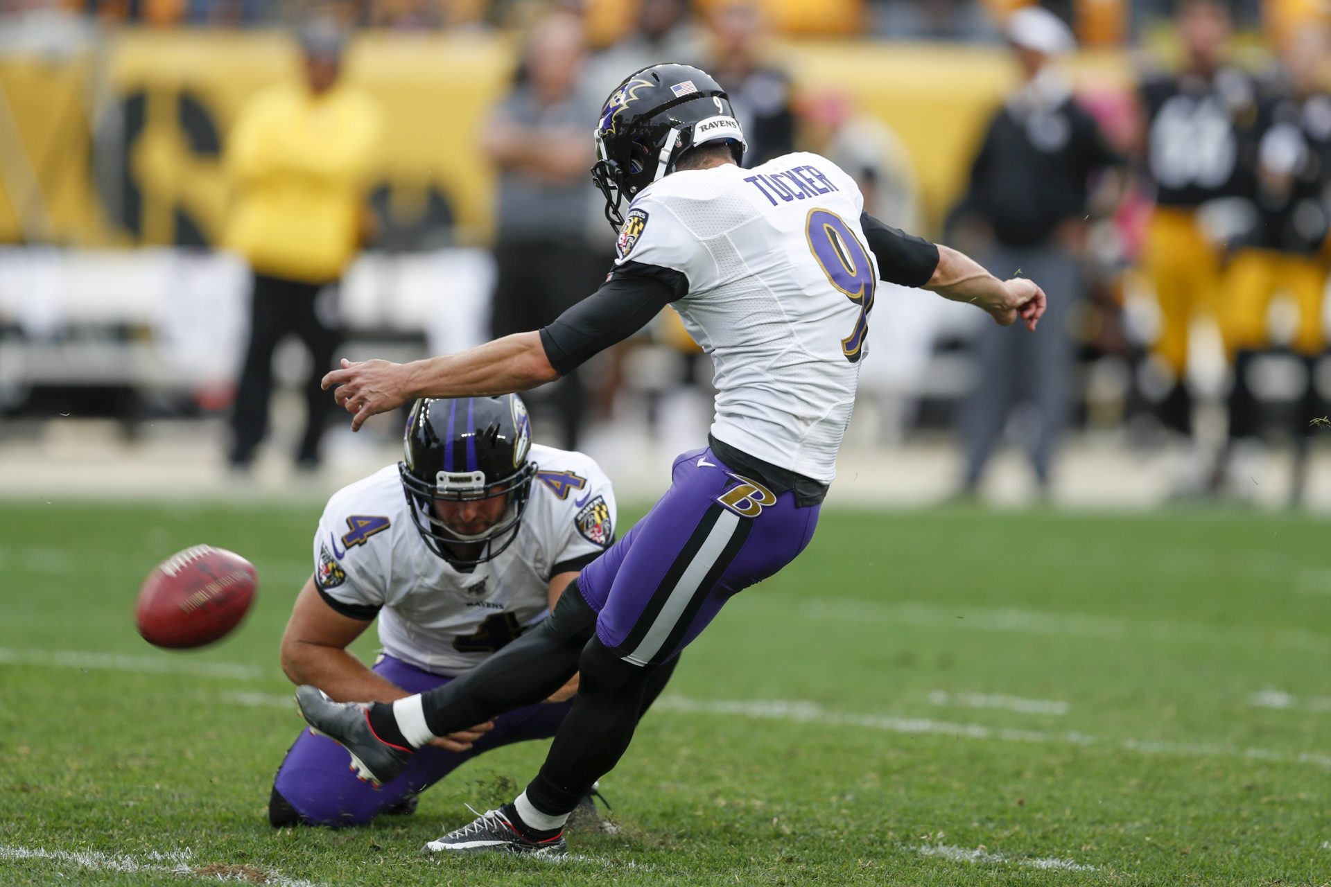 Rudolph exits after scary hit, Ravens edge Steelers in OT 