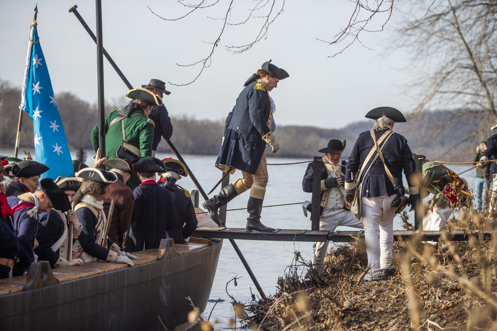 Hundreds Reenact George Washingtons Daring Christmas Day Delaware