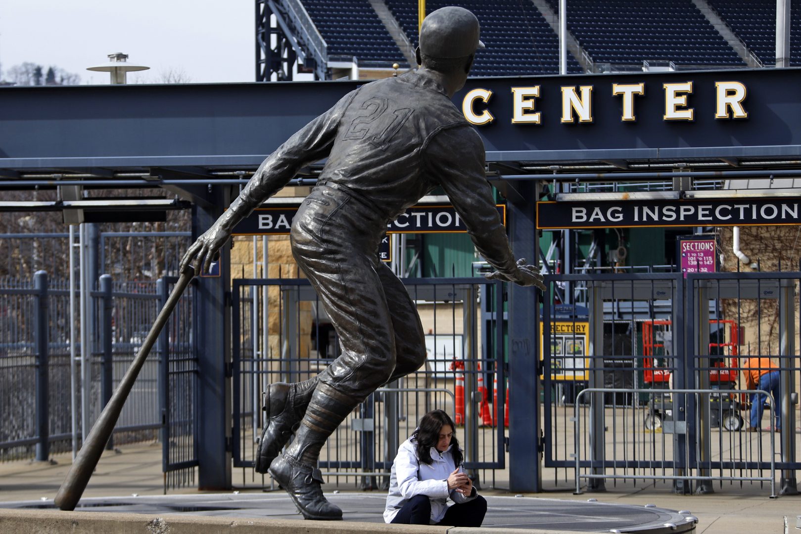 MLB's Pirates To Honor Roberto Clemente By Wearing His Number