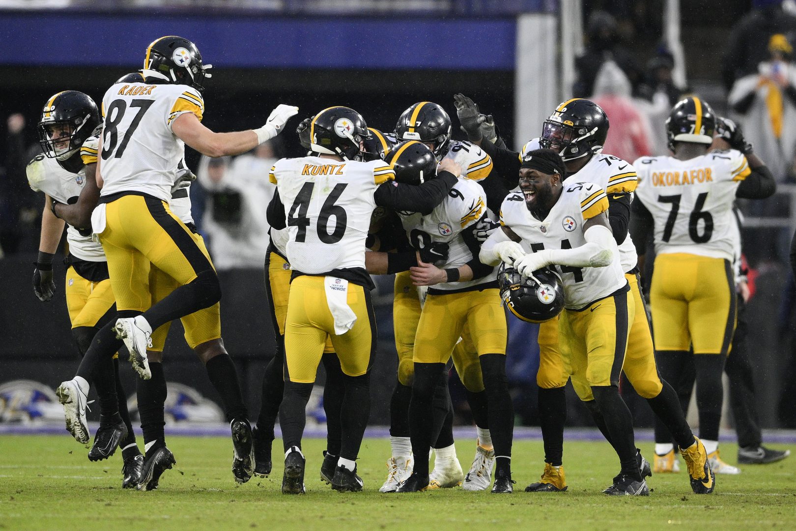 Ben Roethlisberger, Steelers in playoffs after OT win — and a little help  from the Jaguars and Raiders